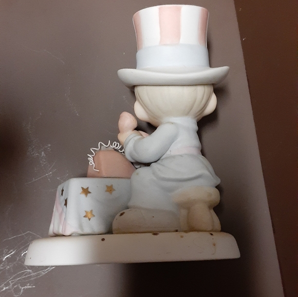 Precious Moments Figurine - Picture 3 of 3